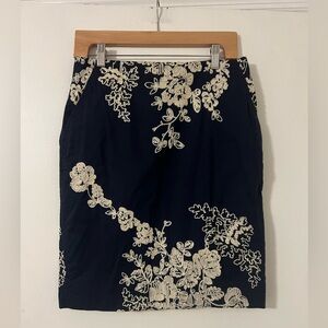 J. Crew Blue  and Cream Floral Pencil Skirt size 6 (V122)